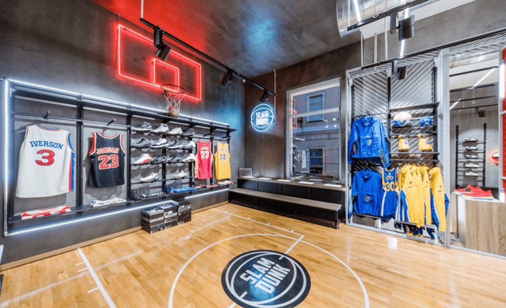 SLAMDUNΚ: Το 1ο αυθεντικό κατάστημα Basketball άνοιξε στην Ερμού παρουσία αθλητών και γνωστών