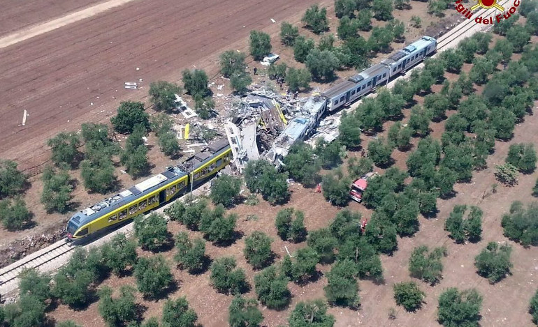 Σύγκρουση τρένων στην Ιταλία με 20 νεκρούς και 35 τραυματίες
