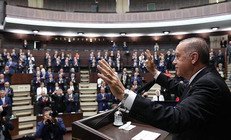 Με &quot;τερατογένεση&quot; απειλεί τον Ερντογάν η τουρκική αντιπολίτευση