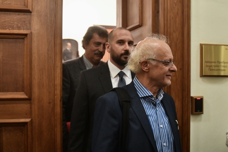 Προανακριτική: Αναβλήθηκε η συνεδρίαση - Αρνήθηκαν να αποχωρήσουν Τζανακόπουλος και Πολάκης
