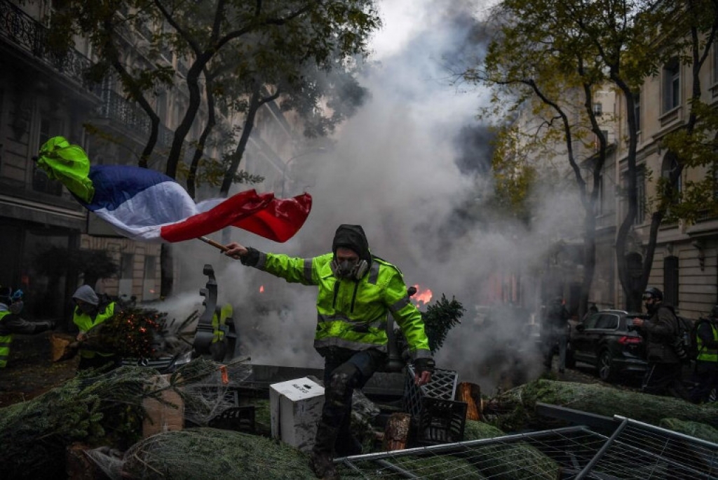 Βίαια επεισόδια στο Παρίσι, δεκάδες τραυματίες και συλλήψεις