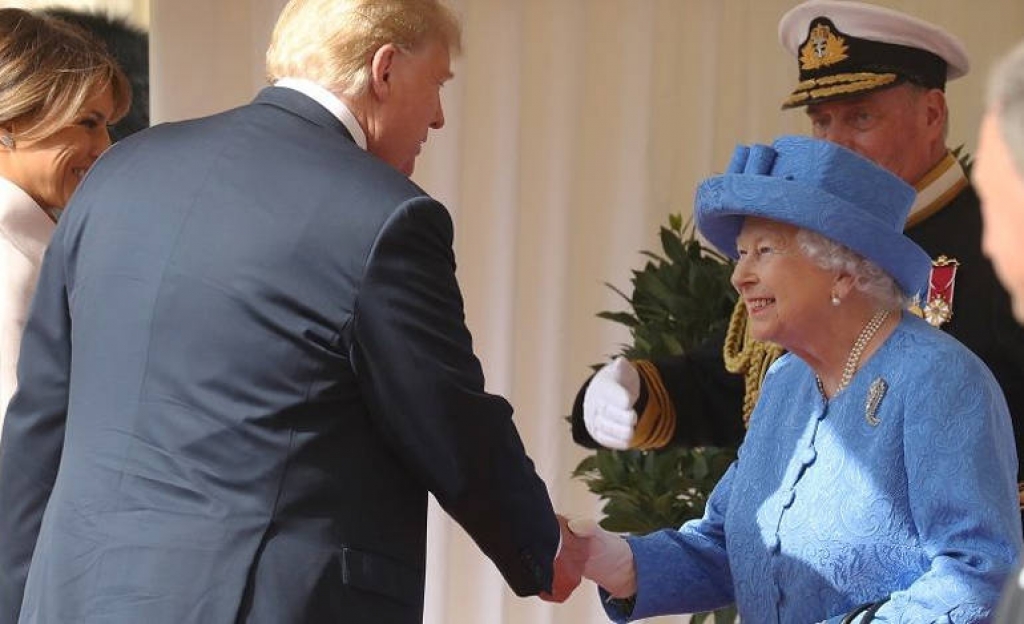Η Βασίλισσα θεωρεί το Brexit «περίπλοκο» και ο Τραμπ συμφωνεί (και) μαζί της