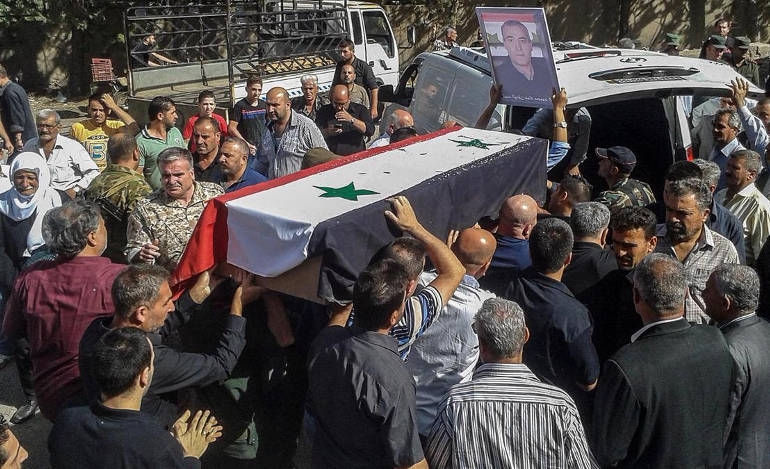 Διαδηλώσεις κατά του Άσσαντ στις κηδείες των θυμάτων της επιθέσεων του ISIS στη Σουέιντα