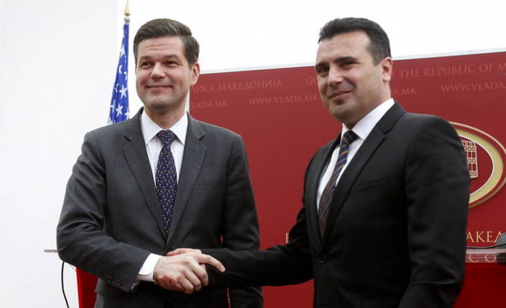 Χωρίς διεθνείς συμμαχίες στο όνομα της πΓΔΜ και τους &quot;2&quot; η κυβέρνηση