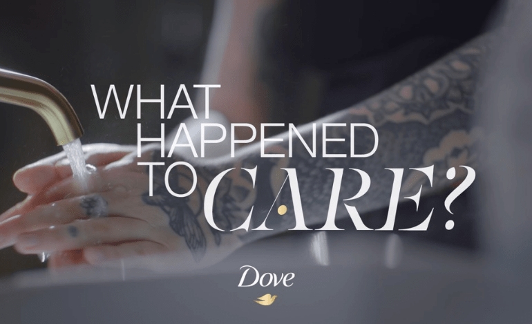 Γιατί σταμάτησες να σκέφτεσαι τη φροντίδα; Η νέα καμπάνια του Dove μάς βάζει σε σκέψεις.
