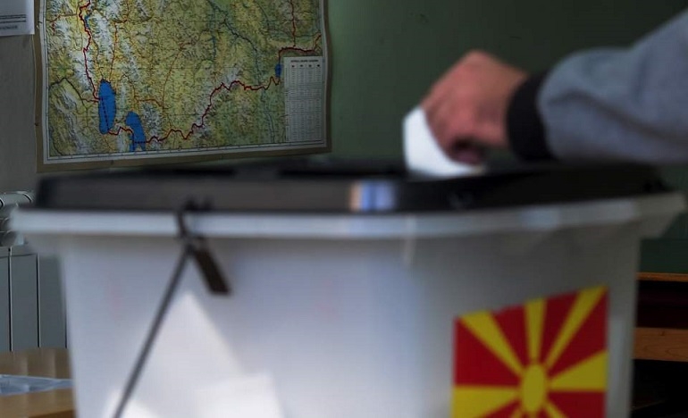 «Πυρ ομαδόν» της αντιπολίτευσης για το δημοψήφισμα στην ΠΓΔΜ