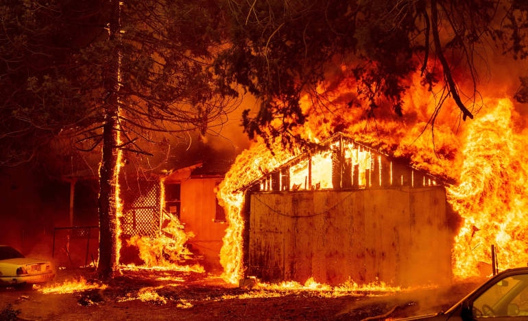 Μόλις το 21% της πυρκαγιάς που καίει την Καλιφόρνια υπό έλεγχο μετά από τρεις ημέρες