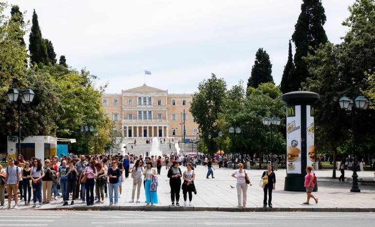ΟΟΣΑ: Μόνο το 13% των Ελλήνων εμπιστεύεται την κυβέρνηση