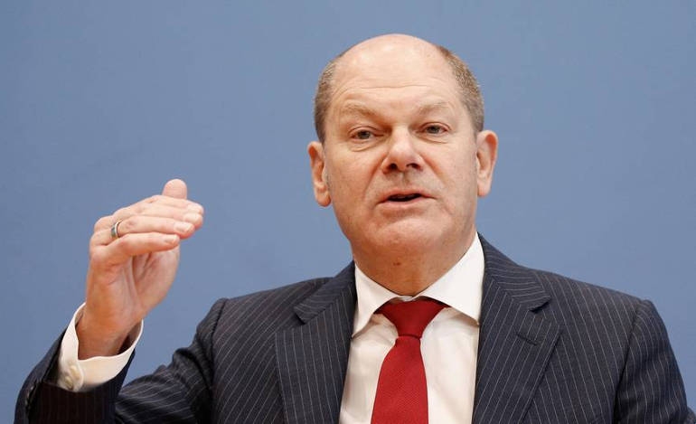 O Σολτς προσπαθεί να διασκεδάσει τις ανησυχίες για ύφεση στη Γερμανία