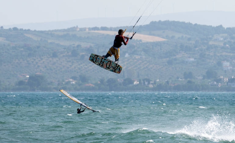 kite surf στην Εύβοια, στο Λευκαντί και όχι στο Μαρμάρι