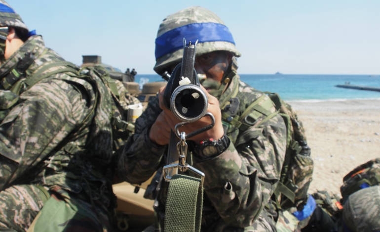 Μεγάλες στρατιωτικές ασκήσεις ΗΠΑ - Ν.Κορέας στη σκιά των πυραύλων του Κιμ