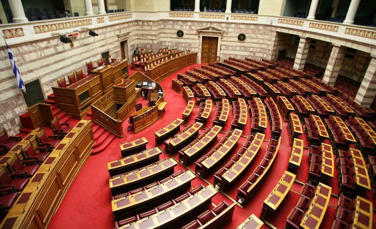 Η κυβέρνηση αναδεικνύει ότι ο ΣΥΡΙΖΑ δεν ψήφισε μείωση των εισφορών - Ηταν ψίχουλα απαντά ο ΣΥΡΙΖΑ