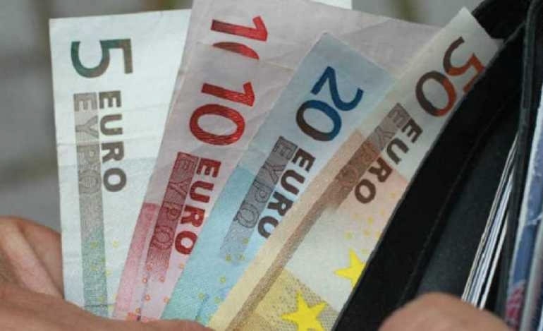 ΕΛΣΤΑΤ: Το εισόδημα των Ελλήνων μειώθηκε κατά 2,7 δισ. ευρώ το 2016
