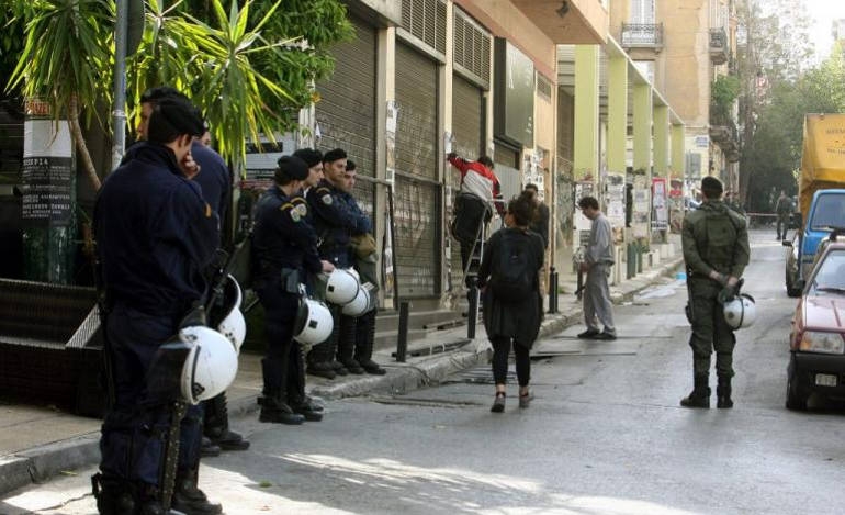 Αστυνομική επιχείρηση με 3 συλλήψεις και 90 προσαγωγές στα Εξάρχεια