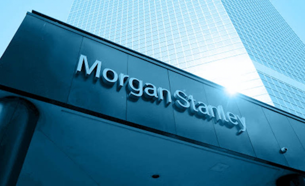 Επίσπευση της επιστροφής της οικονομίας στην κανονικότητα βλέπει η Morgan Stanley