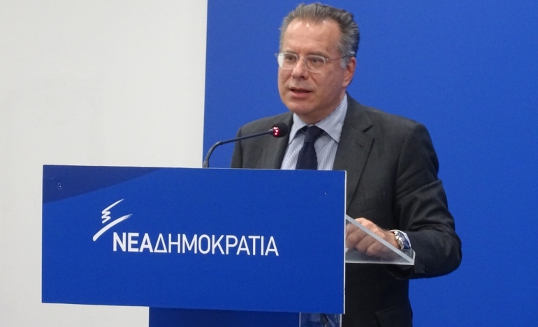 Κουμουτσάκος: Αν δεν επιτευχθεί λύση, τίποτα δεν θα πρέπει να αλλάξει στη στάση της Ελλάδας έναντι της ΠΓΔΜ