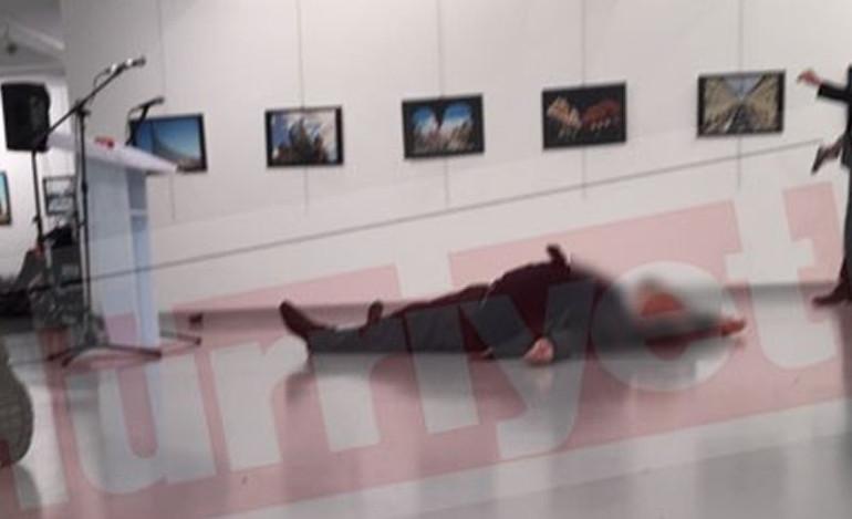Δολοφονήθηκε ο πρεσβευτής της Ρωσίας στην Άγκυρα (VIDEO)