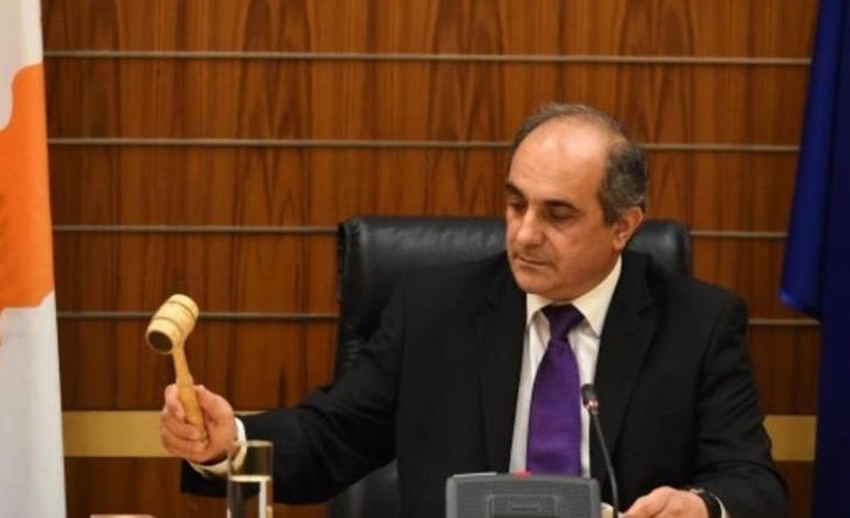 Ο πρόεδρος της κυπριακής βουλής παραιτήθηκε για τις &quot;χρυσές βίζες&quot;