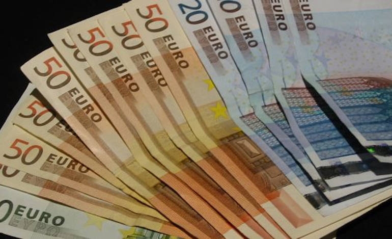 Οι διασταυρώσεις καθυστερούν την καταβολή των 800 ευρώ