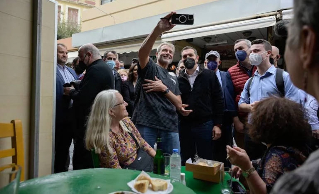Ο Τσίπρας βλέπει οτι φταίνε οι δημοσκοπήσεις κι ο Ανδρουλάκης που δεν ζητά εκλογές
