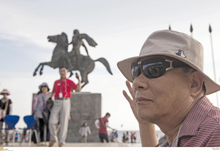 Περισσότεροι τουρίστες, λιγότερες δαπάνες με την Κίνα ρυθμιστή