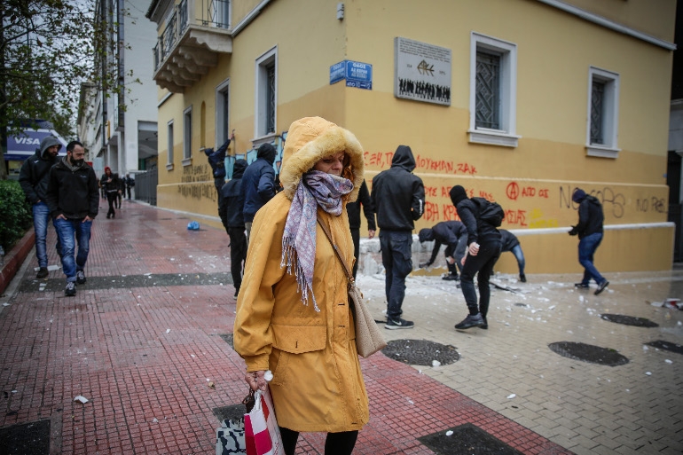 Επεισόδια στις πορείες για τον Γρηγορόπουλο σε Αθήνα και Θεσσαλονίκη