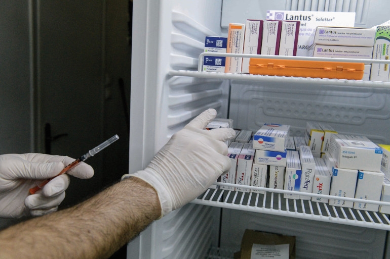 Μέχρι σήμερα περισσότεροι από 1,5 εκατομμύρια Έλληνες έχουν εμβολιαστεί ενόψει και της έξαρσης του κορονοϊού.