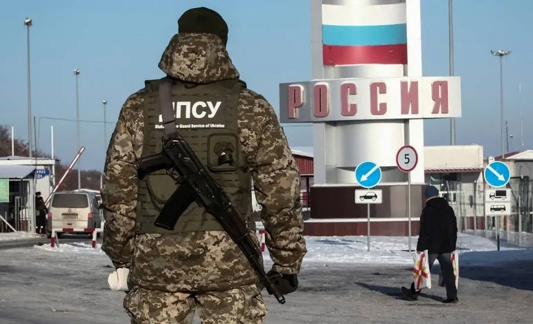 O Μπάιντεν προειδοποιεί τη Μόσχα να μην εισβάλλει στην Ουκρανία, η Ρωσία διαψεύδει
